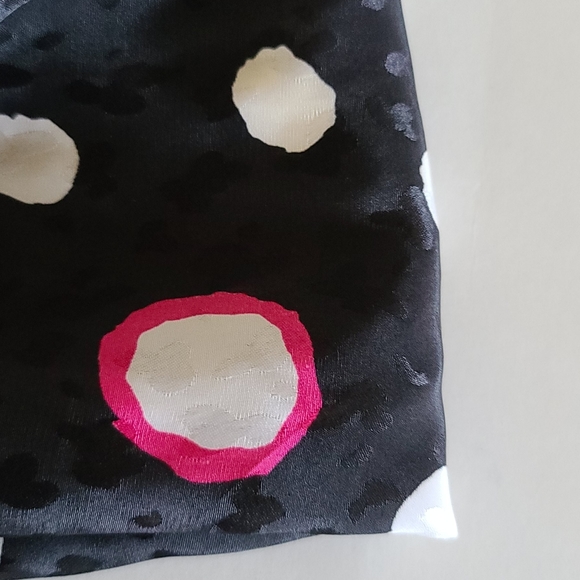 Retro polka dot triangle scarf - Picture 2 of 3